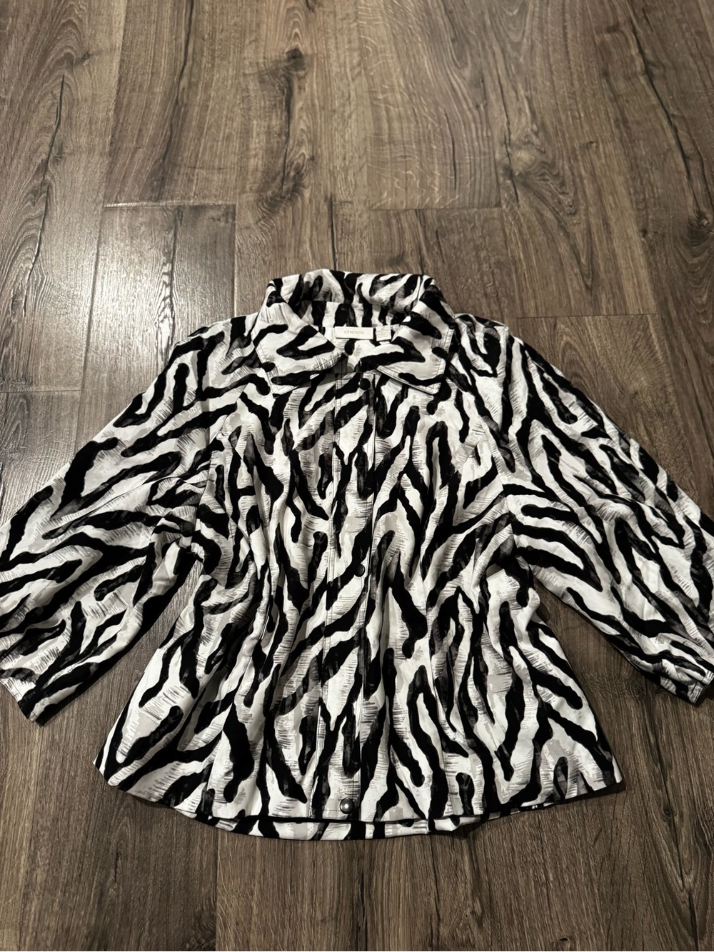 Chico’s size 2 large Black & White Zebra print jacket women full zip